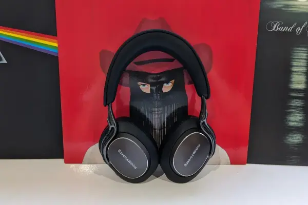 Đánh giá Bowers & Wilkins Px8 S2: Trải nghiệm nghe nhạc sang trọng khi di chuyển